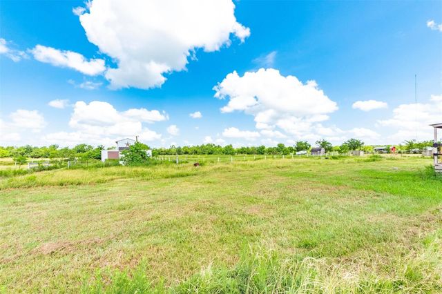 9860 County Road 200, Alvin, TX 77511