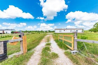 9860 County Road 200, Alvin, TX 77511