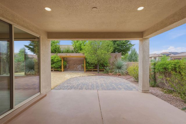 9340 Bear Lake Way NW, Albuquerque, NM 87120