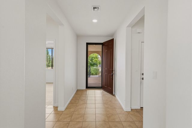 9340 Bear Lake Way NW, Albuquerque, NM 87120
