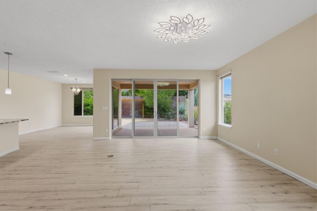 9340 Bear Lake Way NW, Albuquerque, NM 87120