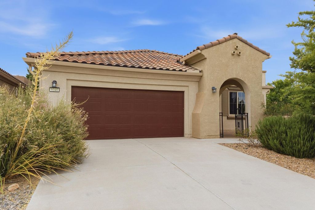 9340 Bear Lake Way NW, Albuquerque, NM 87120