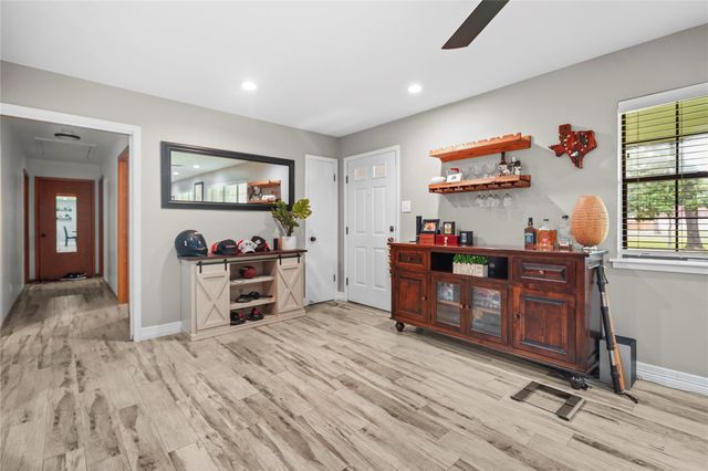 412 Commanche Trail, Wallisville, TX 77597