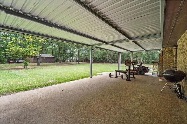 412 Commanche Trail, Wallisville, TX 77597