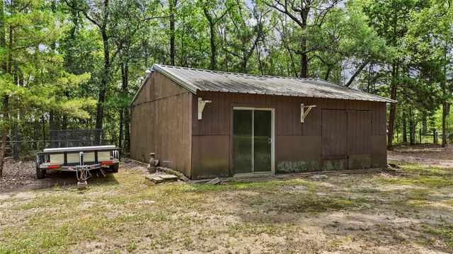 412 Commanche Trail, Wallisville, TX 77597