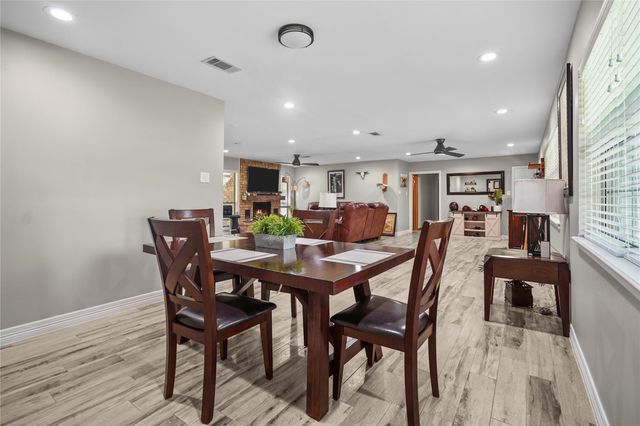 412 Commanche Trail, Wallisville, TX 77597