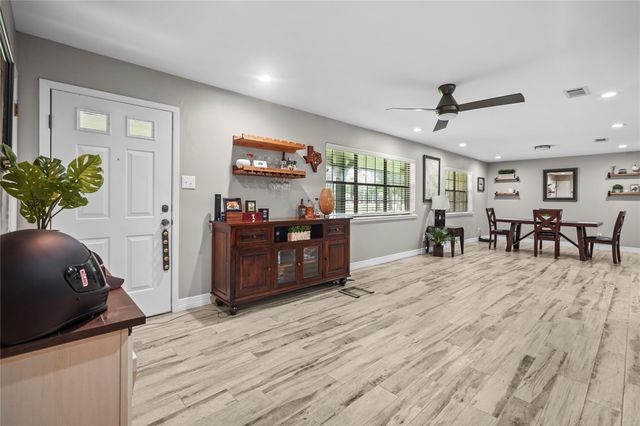 412 Commanche Trail, Wallisville, TX 77597