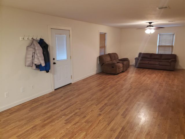 426 Cardinal DR, Paige, TX 78659