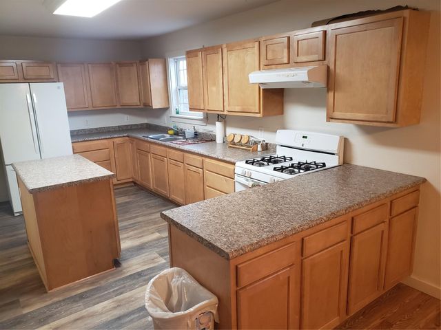 426 Cardinal DR, Paige, TX 78659