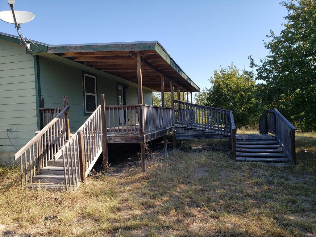426 Cardinal DR, Paige, TX 78659