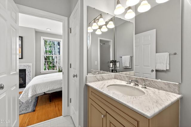 109 Chimeneas Place, Chapel Hill, NC 27517