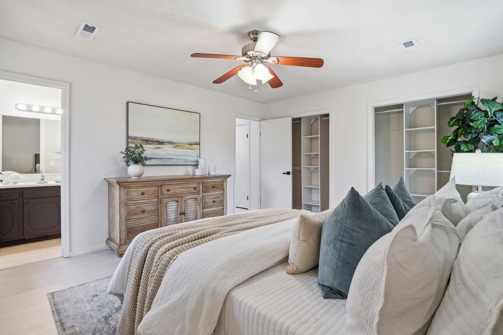 Image 12 of property listing at 104 Hedge Row, Goose Creek, SC 29445