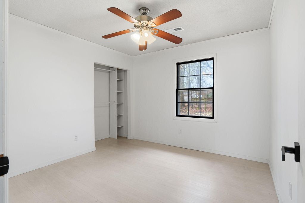 Image 16 of property listing at 104 Hedge Row, Goose Creek, SC 29445