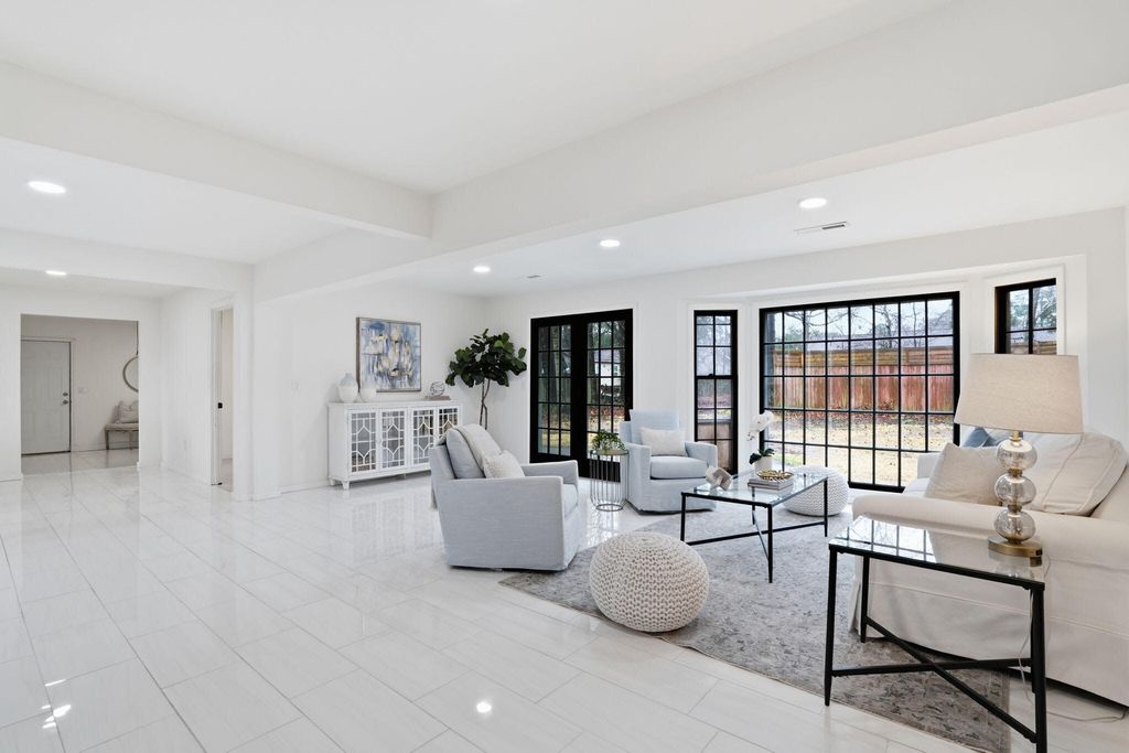 Image 2 of property listing at 104 Hedge Row, Goose Creek, SC 29445