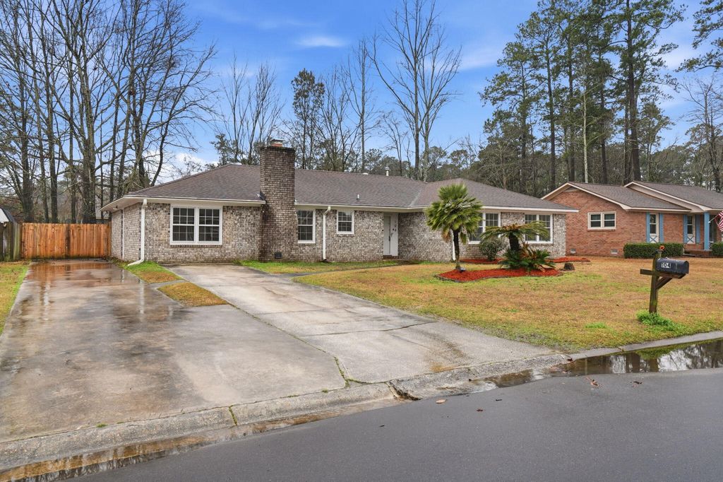 Image 22 of property listing at 104 Hedge Row, Goose Creek, SC 29445
