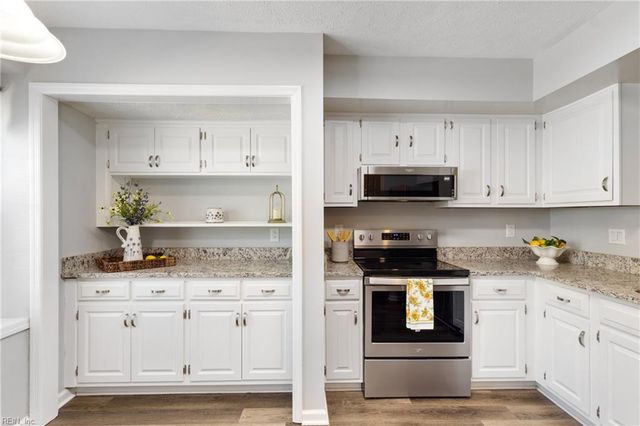 6432 Village Woods CT, Gloucester, VA 23061