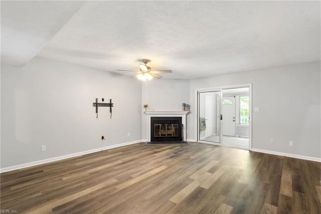 6432 Village Woods CT, Gloucester, VA 23061