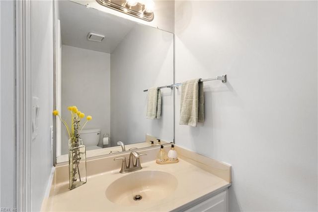 6432 Village Woods CT, Gloucester, VA 23061