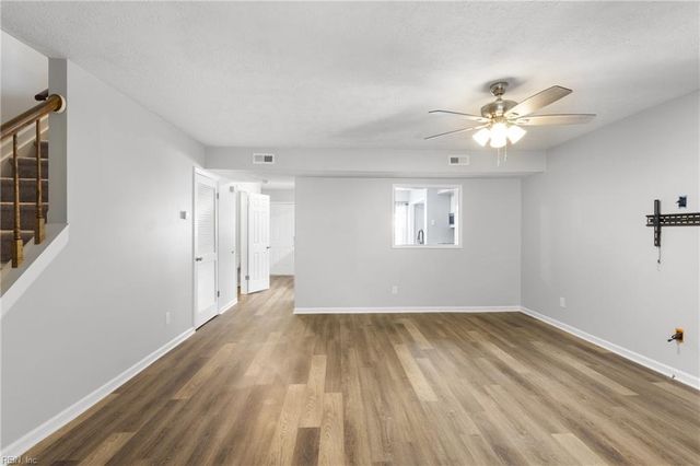6432 Village Woods CT, Gloucester, VA 23061
