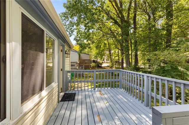 6432 Village Woods CT, Gloucester, VA 23061