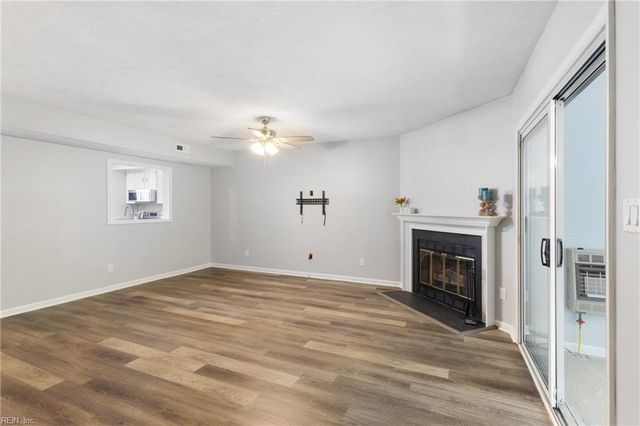 6432 Village Woods CT, Gloucester, VA 23061