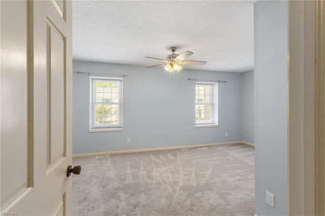 6432 Village Woods CT, Gloucester, VA 23061