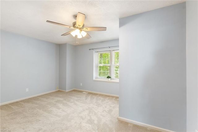 6432 Village Woods CT, Gloucester, VA 23061