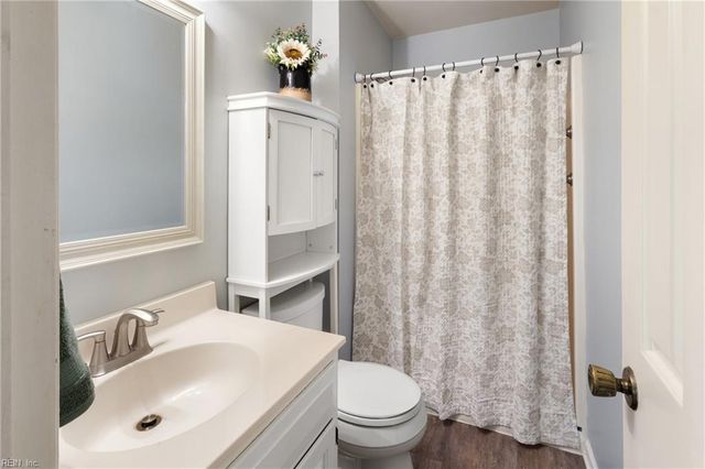 6432 Village Woods CT, Gloucester, VA 23061