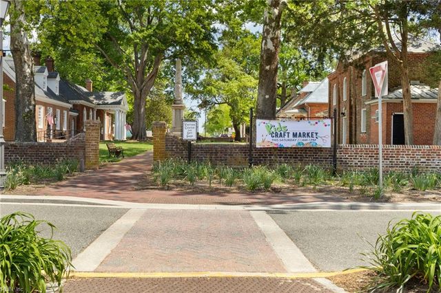 6432 Village Woods CT, Gloucester, VA 23061