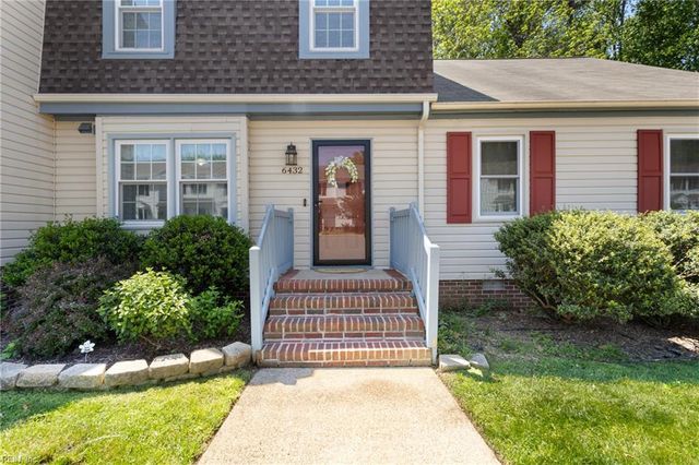 6432 Village Woods CT, Gloucester, VA 23061