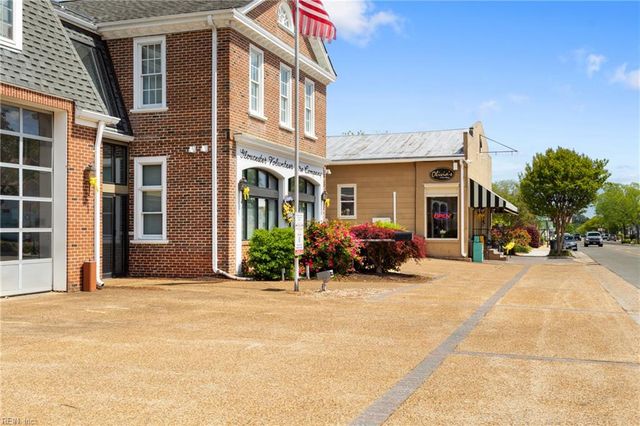 6432 Village Woods CT, Gloucester, VA 23061