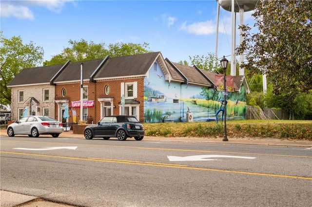 6432 Village Woods CT, Gloucester, VA 23061