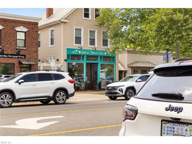 6432 Village Woods CT, Gloucester, VA 23061