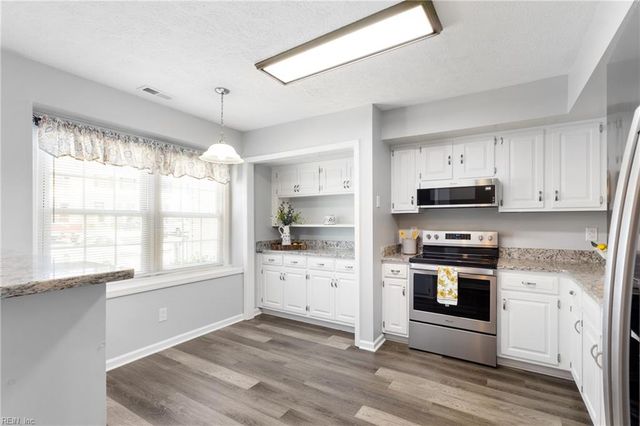 6432 Village Woods CT, Gloucester, VA 23061