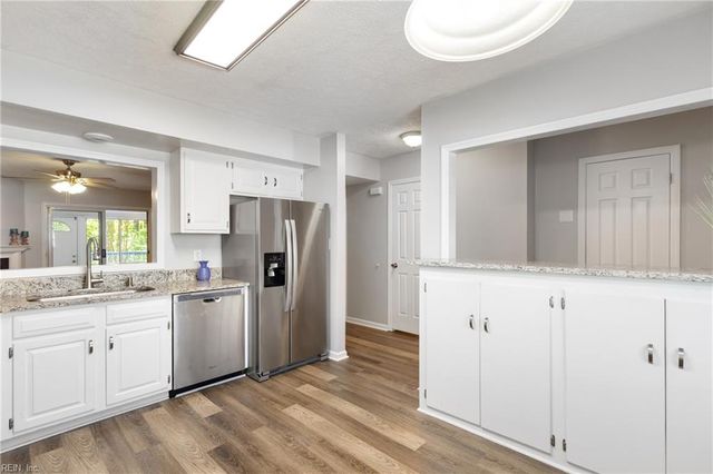 6432 Village Woods CT, Gloucester, VA 23061