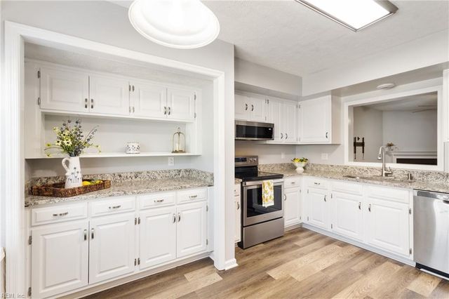 6432 Village Woods CT, Gloucester, VA 23061