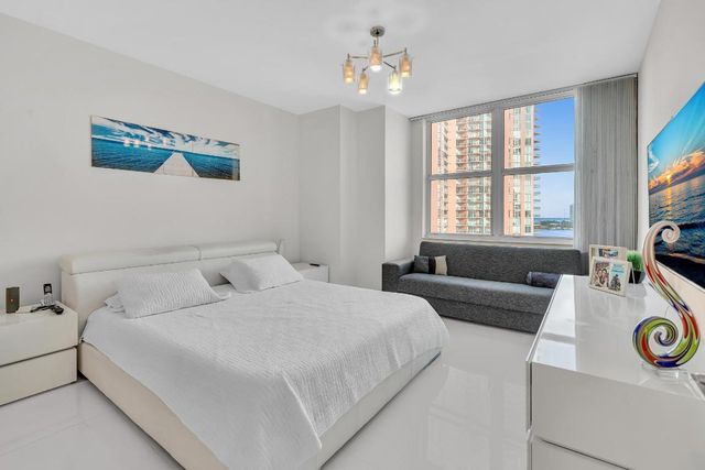 3330 NE 190th Street 1011, Aventura, FL 33180