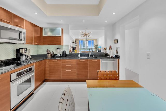 3330 NE 190th Street 1011, Aventura, FL 33180