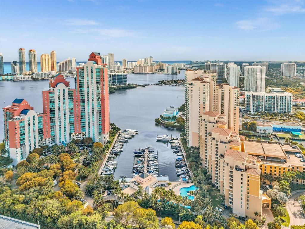 3330 NE 190th Street 1011, Aventura, FL 33180