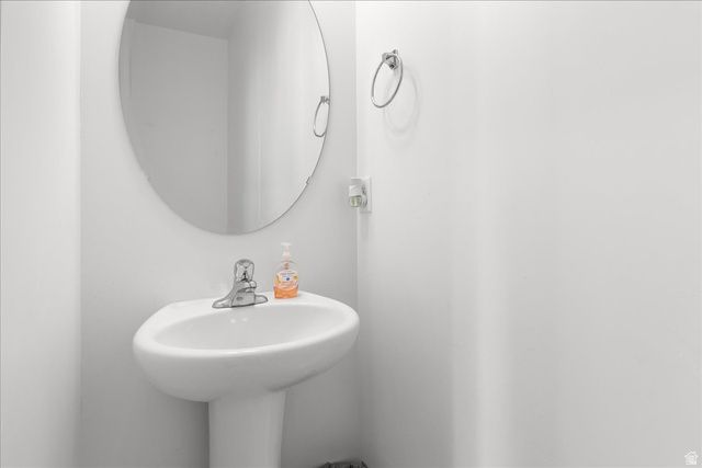 6321 W MOON DR, South Jordan, UT 84009