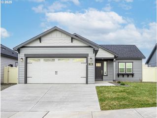 903 YOSS Pl, Cottage Grove, OR 97424