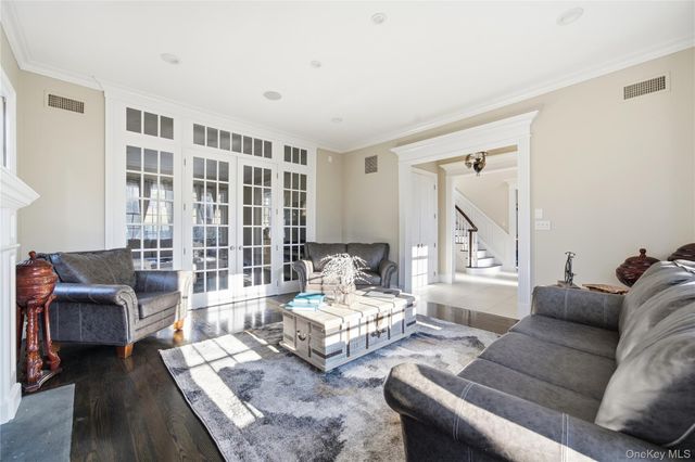 28 Dunlop Road, Huntington, NY 11743