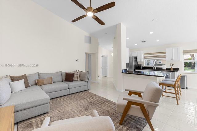 5561 Grande Palm Cir, Delray Beach, FL 33484