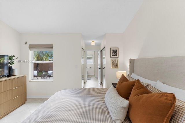 5561 Grande Palm Cir, Delray Beach, FL 33484