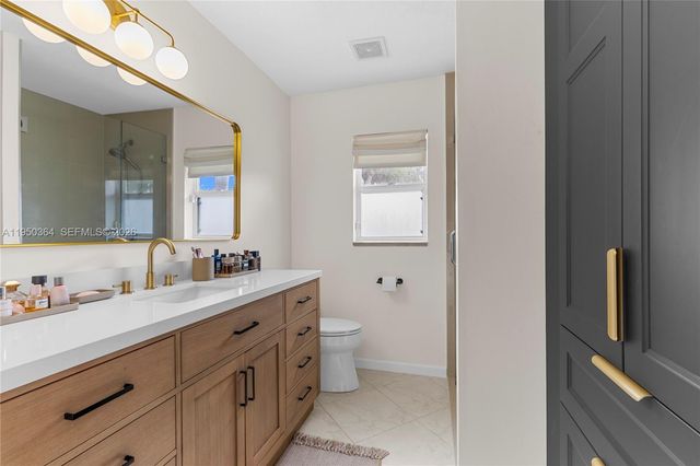 5561 Grande Palm Cir, Delray Beach, FL 33484