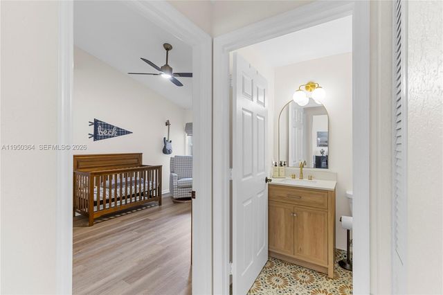 5561 Grande Palm Cir, Delray Beach, FL 33484