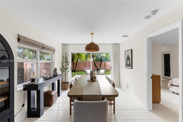 5561 Grande Palm Cir, Delray Beach, FL 33484