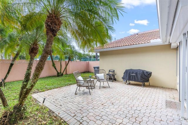 5561 Grande Palm Cir, Delray Beach, FL 33484