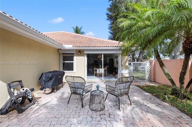 5561 Grande Palm Cir, Delray Beach, FL 33484