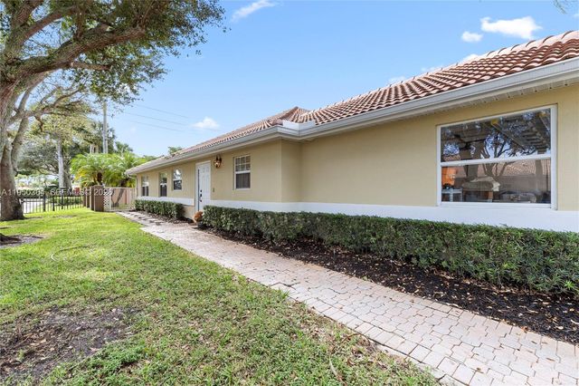 5561 Grande Palm Cir, Delray Beach, FL 33484